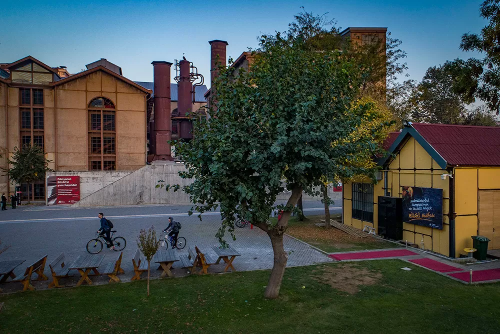 istanbul bilgi universitesi find and study 16 - Стамбульский университет Бильги